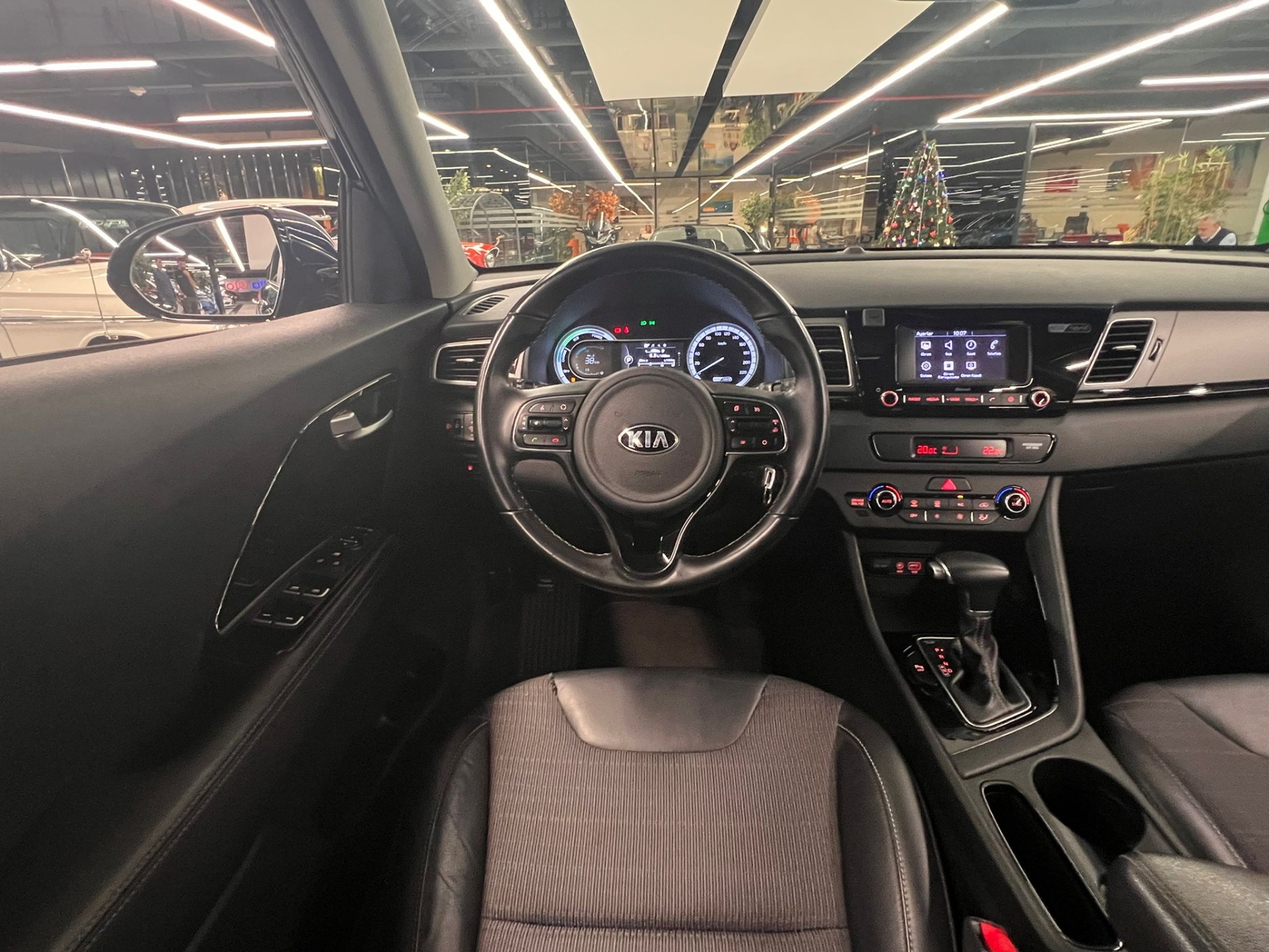 2017 Model Kia Niro 1.6 GDI Premium-13