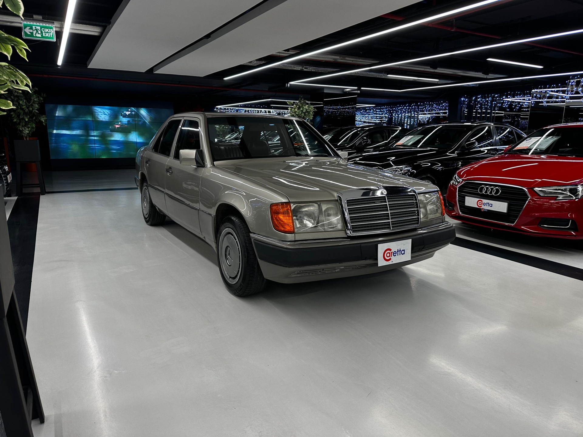1991 Model Mercedes-Benz E 200-10