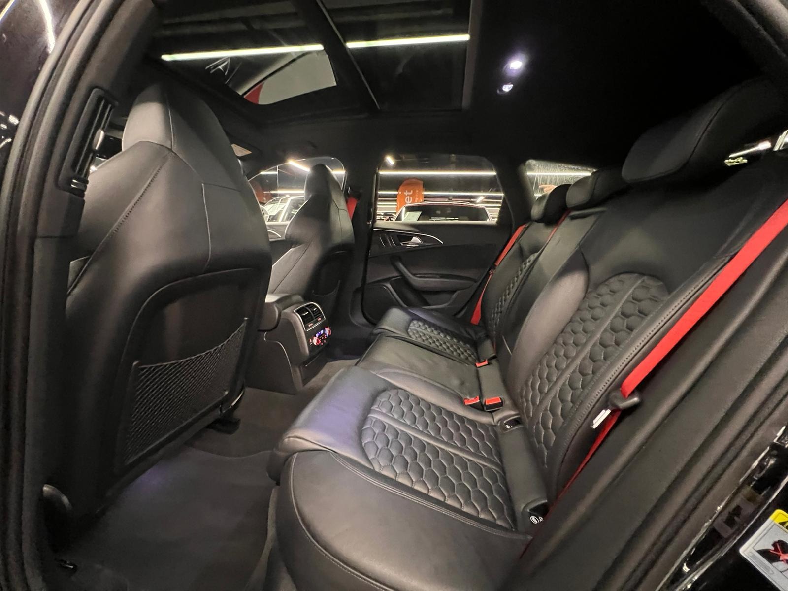 2015 Model Audi RS 6 Avant-30