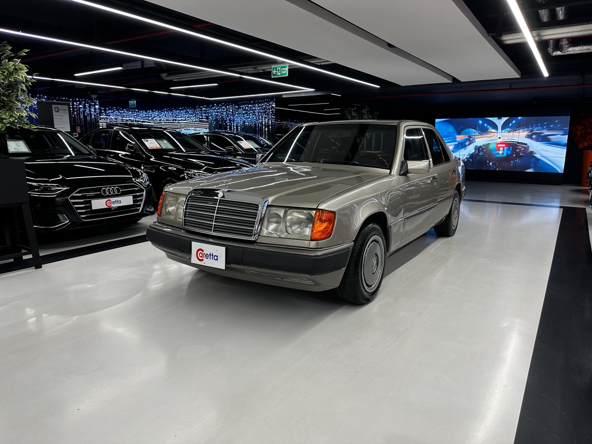 1991 Model Mercedes-Benz E 200-8