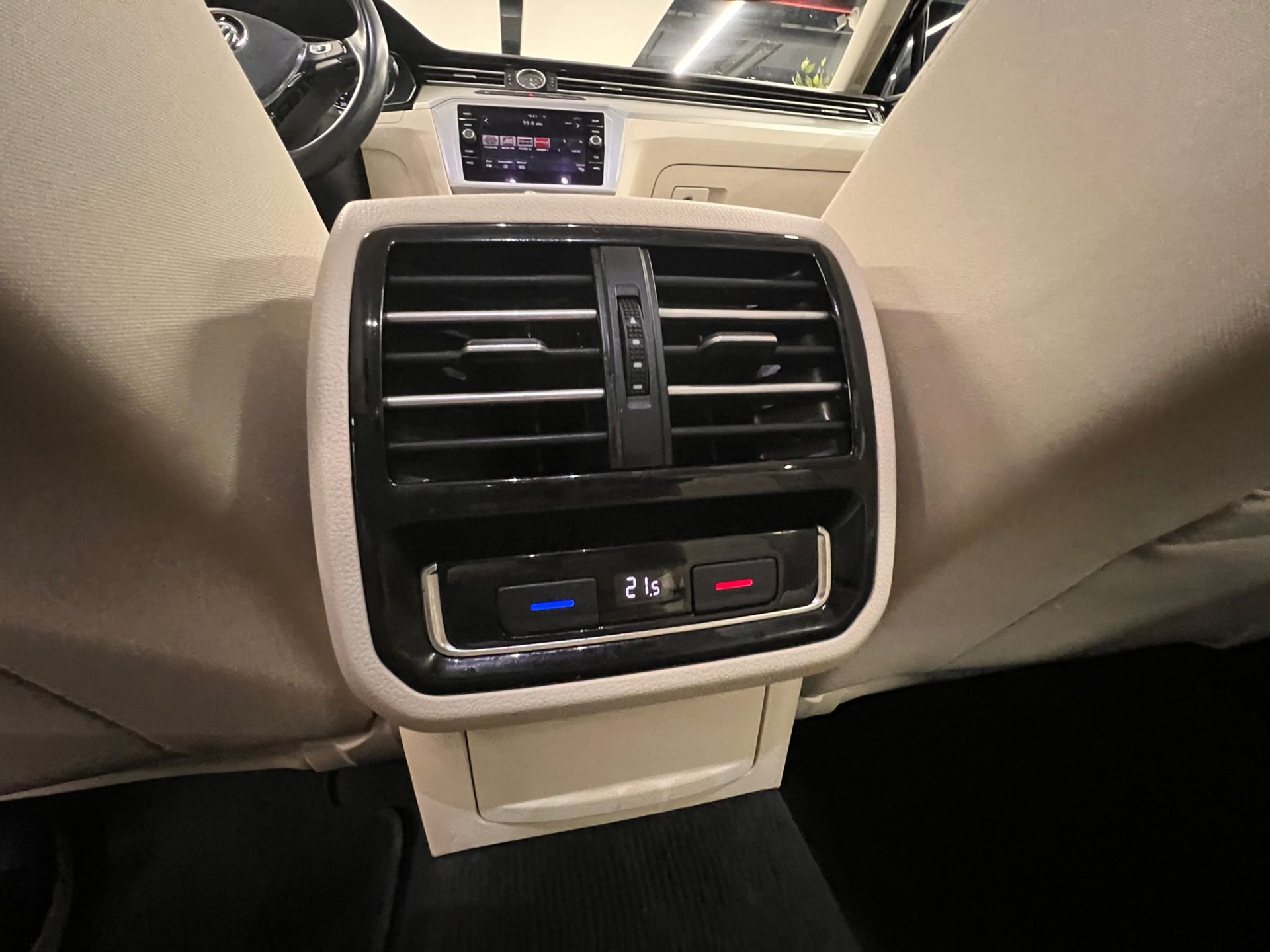 2018 Model Volkswagen 1.6 TDI Comfortline  Passat-24