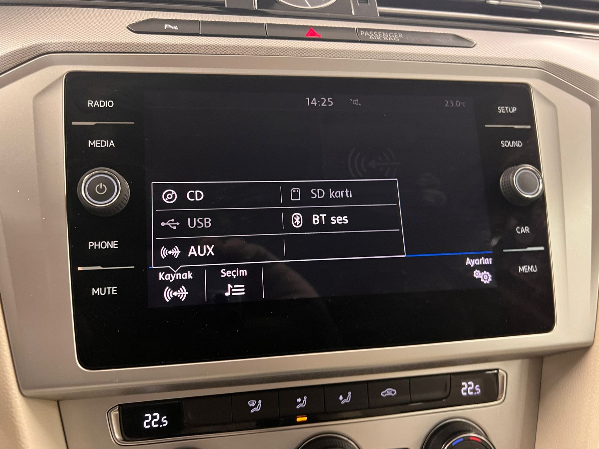 2018 Model Volkswagen 1.6 TDI Comfortline  Passat-19