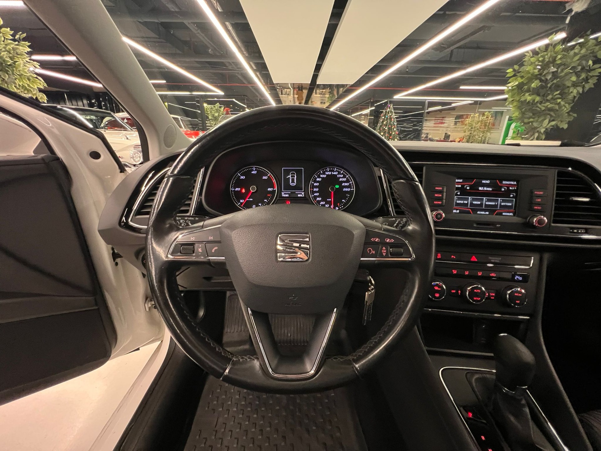 2016 Model  1.6 TDI Style Seat Leon-14