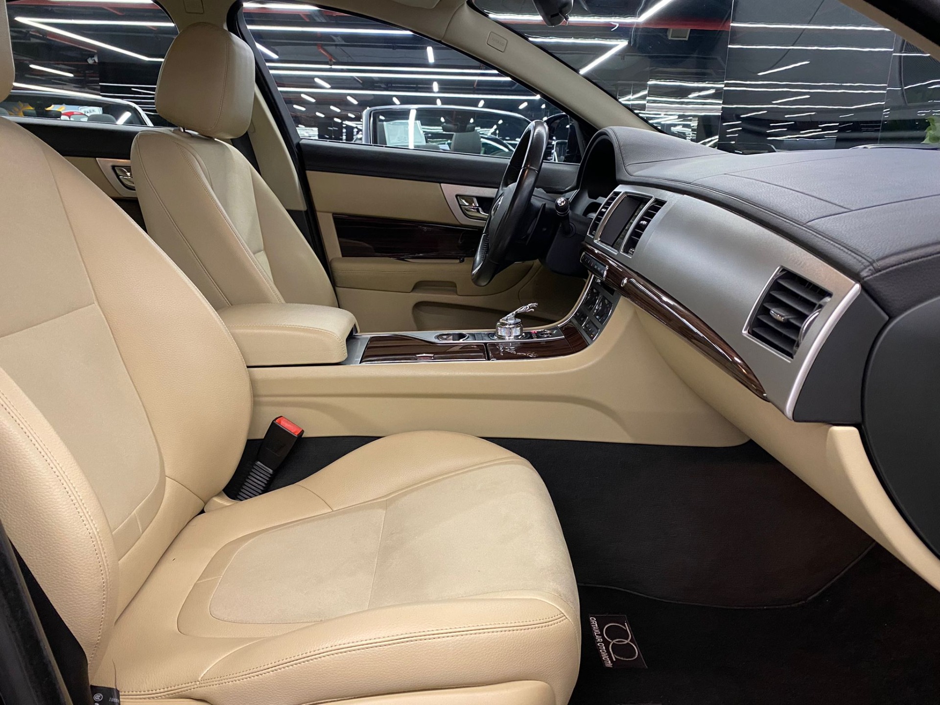 2014 Model Jaguar XF 2.0 Premium Luxury-8