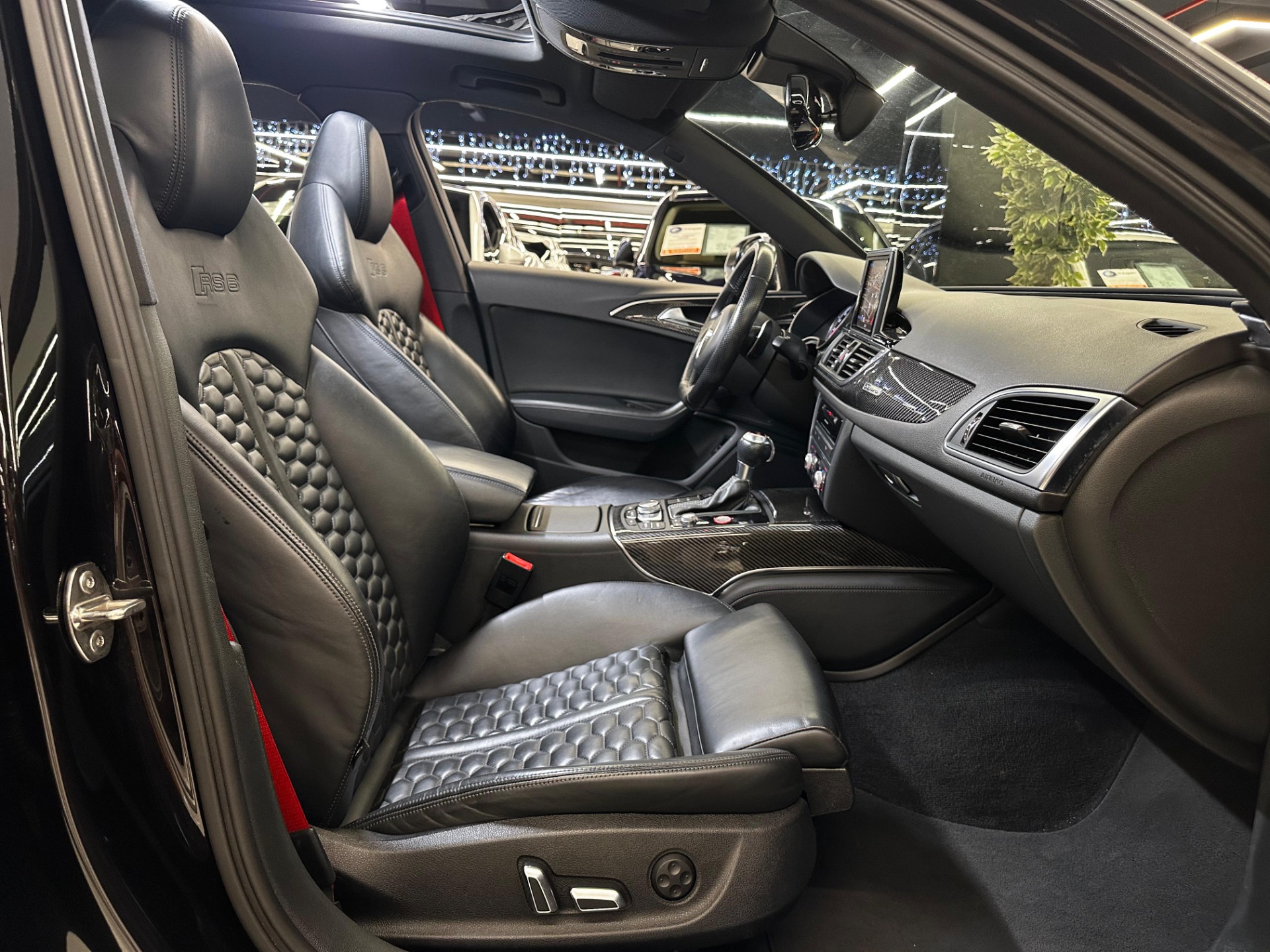 2015 Model Audi RS 6 Avant-13