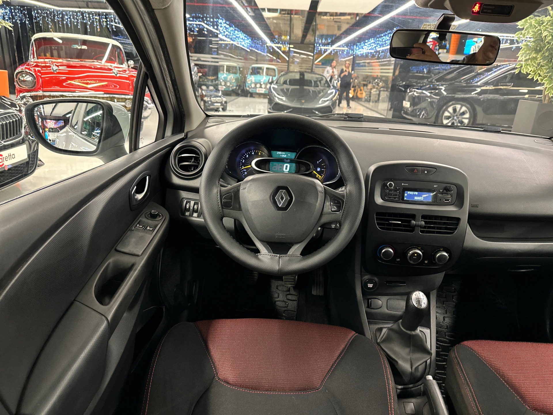 2015 Model Renault Clio 1.5 dCi SportTourer Joy-21