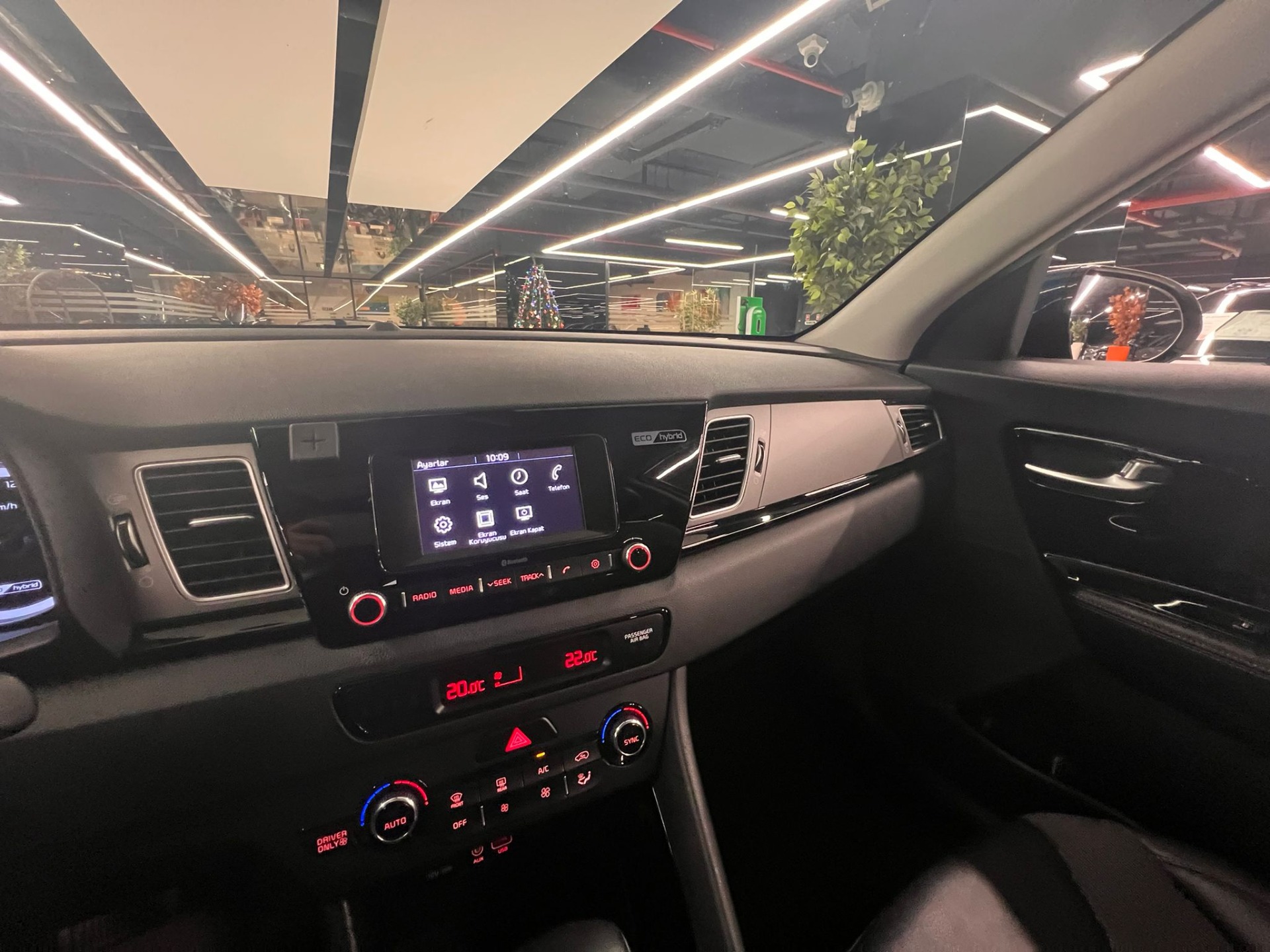 2017 Model Kia Niro 1.6 GDI Premium-17