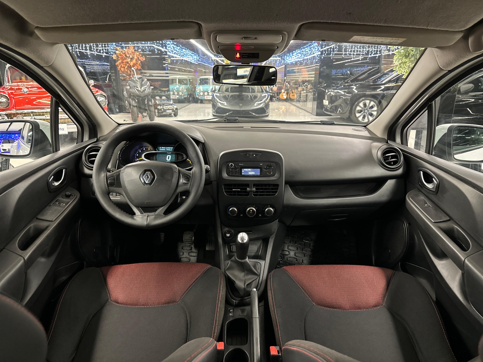 2015 Model Renault Clio 1.5 dCi SportTourer Joy-20