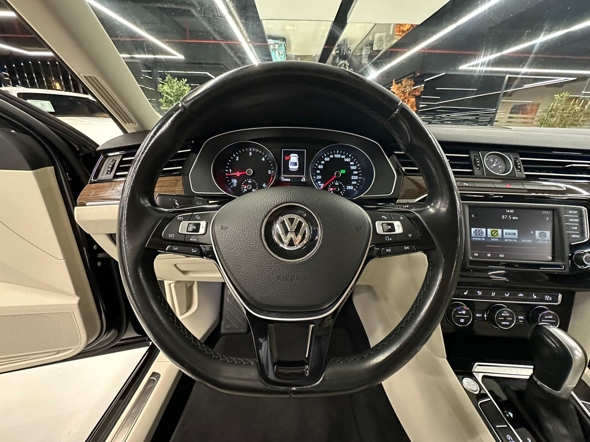 2016 Model Volkswagen Passat 2.0 TDI BlueMotion Highline-15