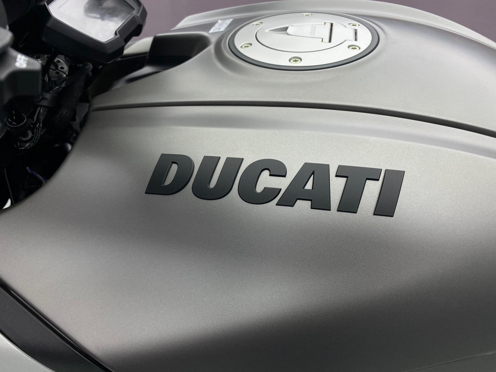 2020 Model Ducati Diavel 1260 S-12