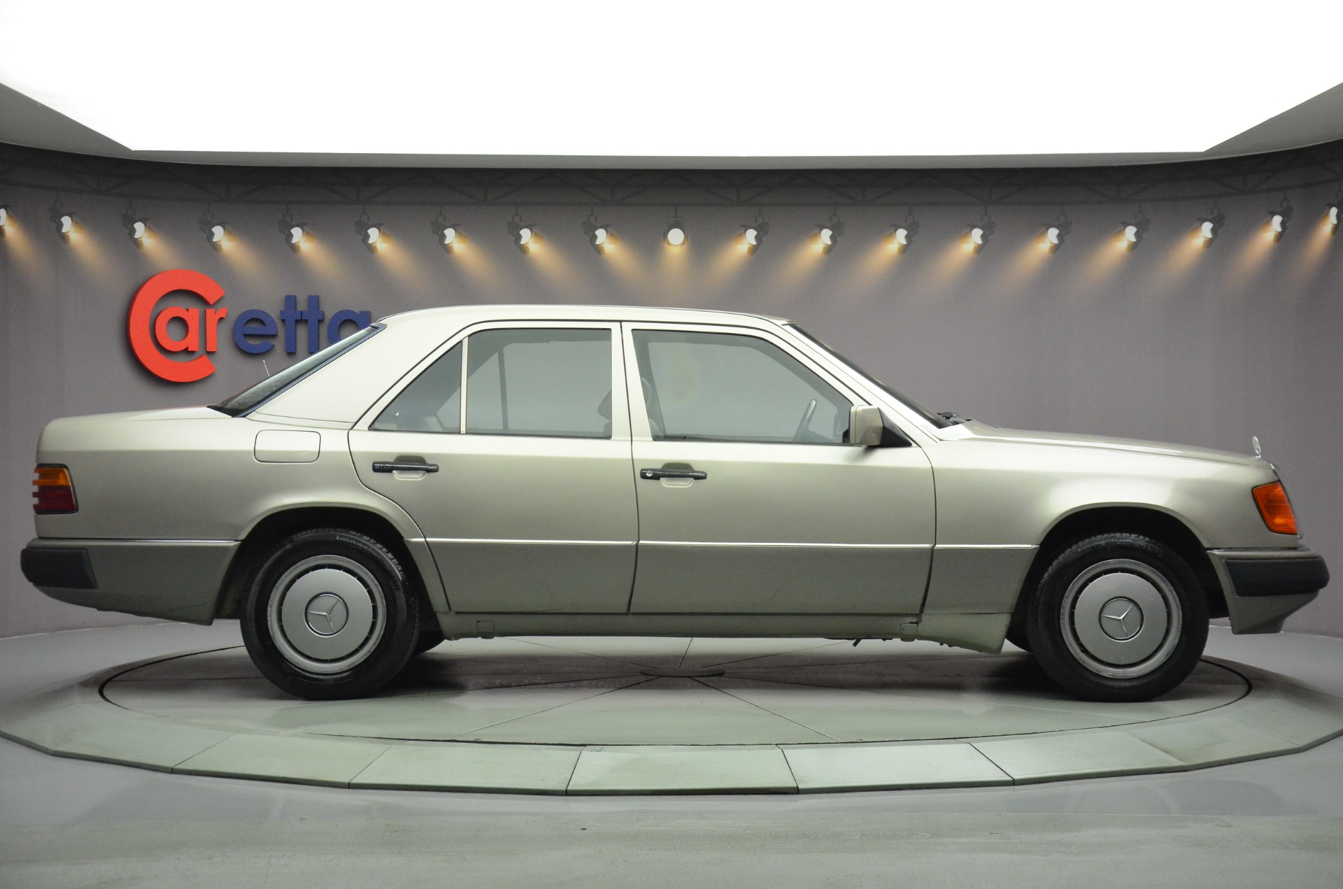 1991 Model Mercedes-Benz E 200-3