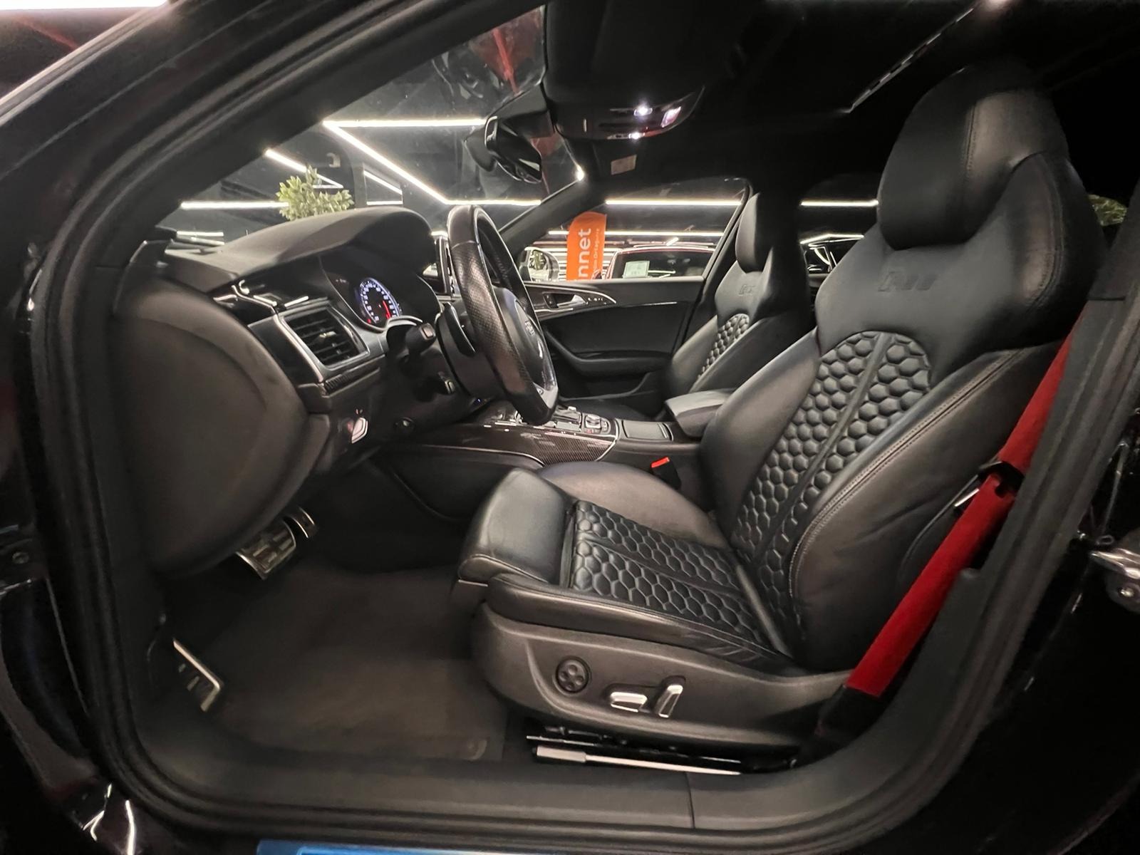 2015 Model Audi RS 6 Avant-20