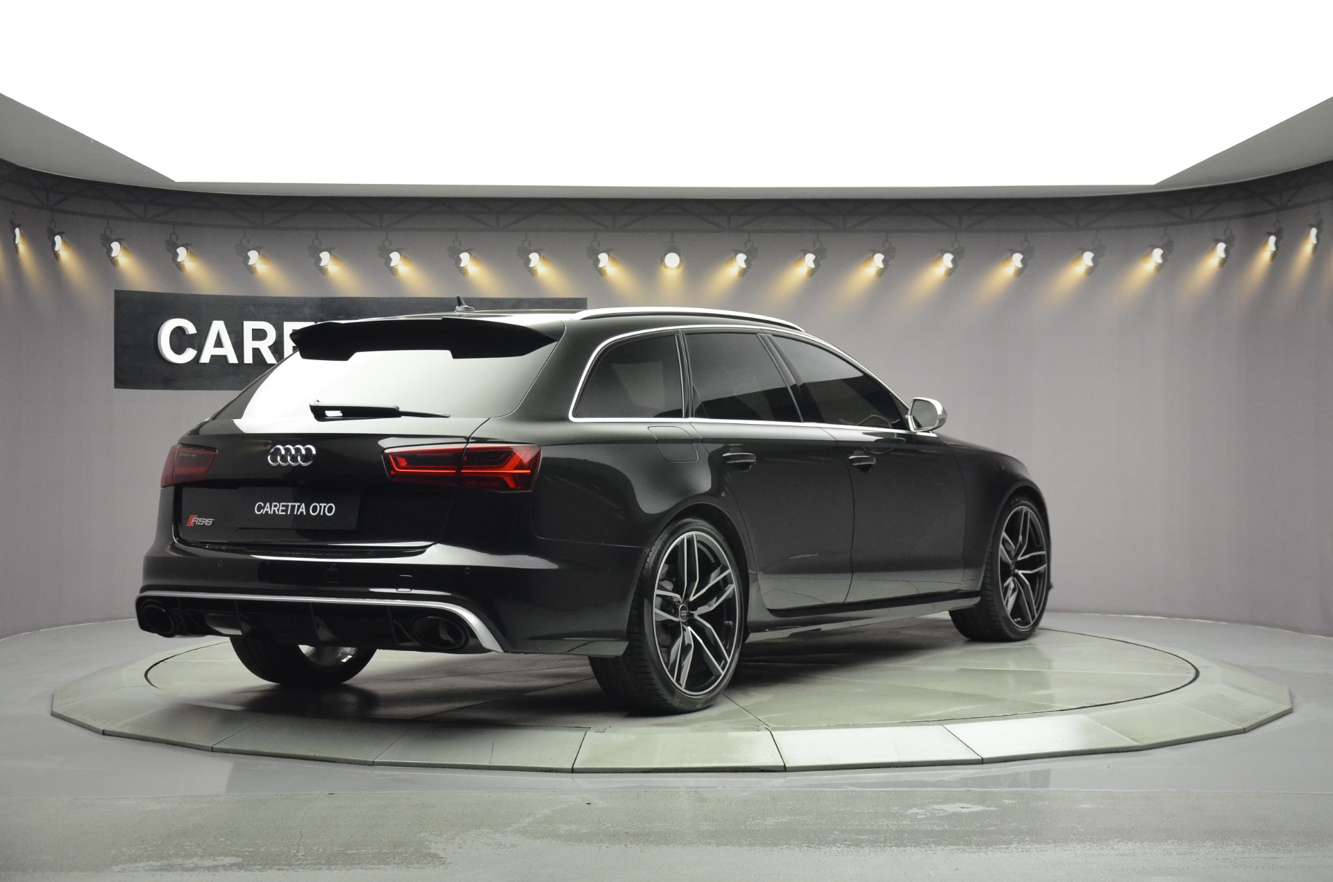 2015 Model Audi RS 6 Avant-12